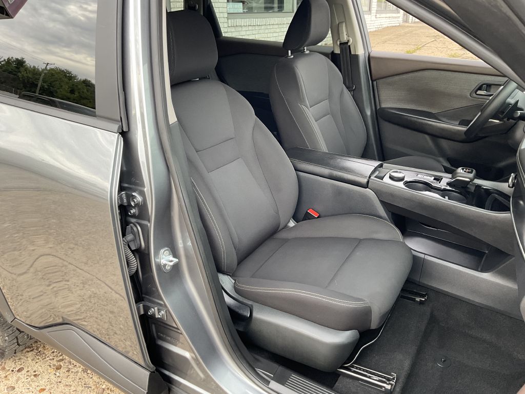 Photo 17 of this NISSAN ROGUE