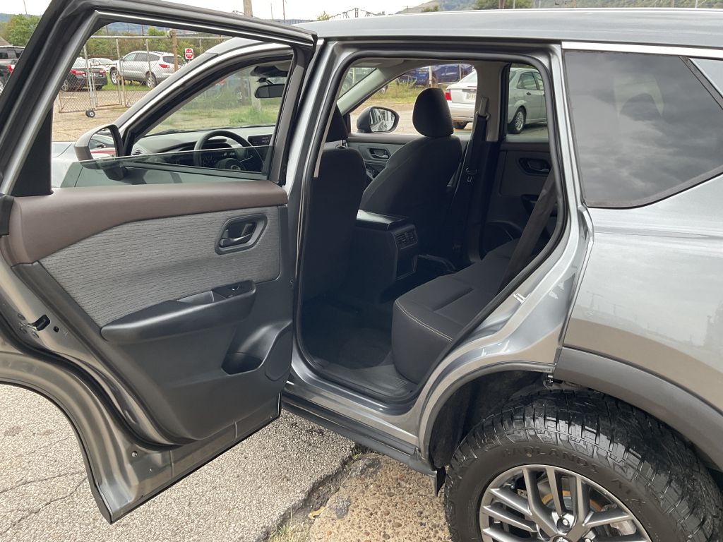 Photo 21 of this NISSAN ROGUE