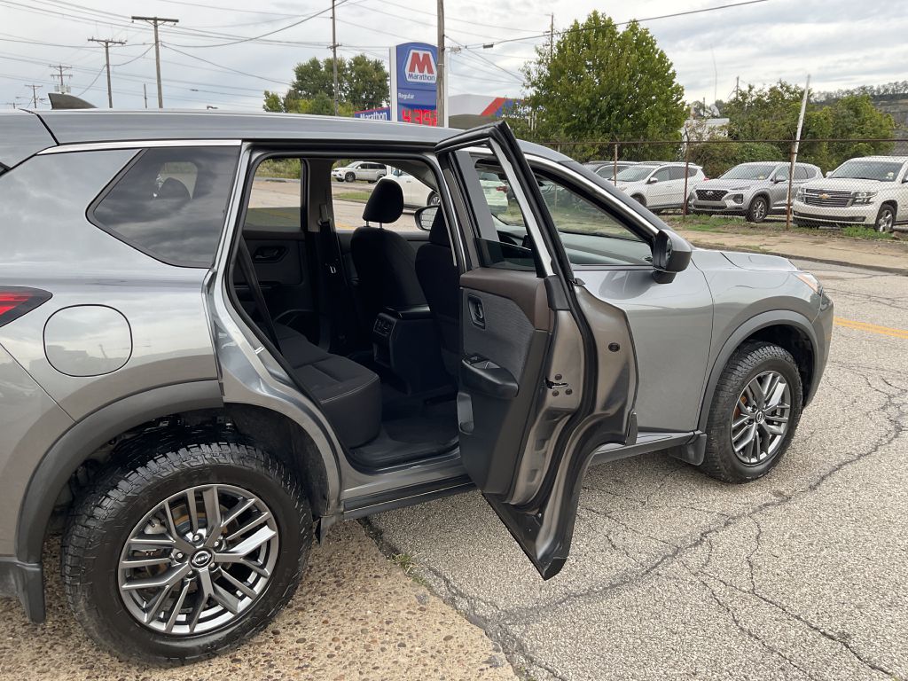 Photo 22 of this NISSAN ROGUE