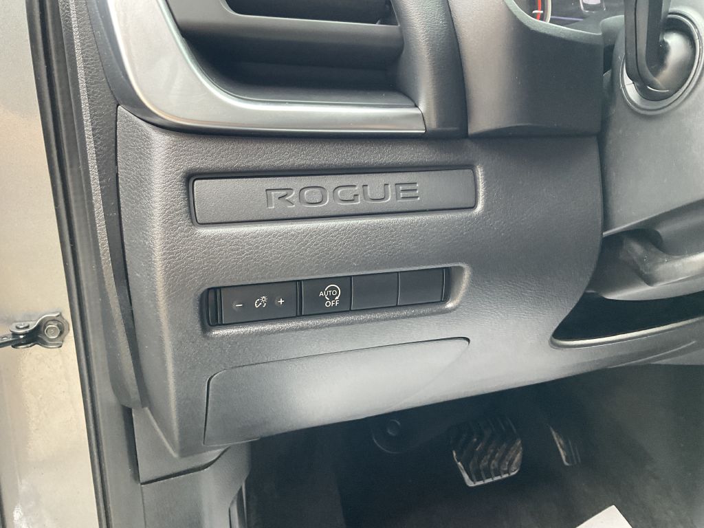 Photo 31 of this NISSAN ROGUE