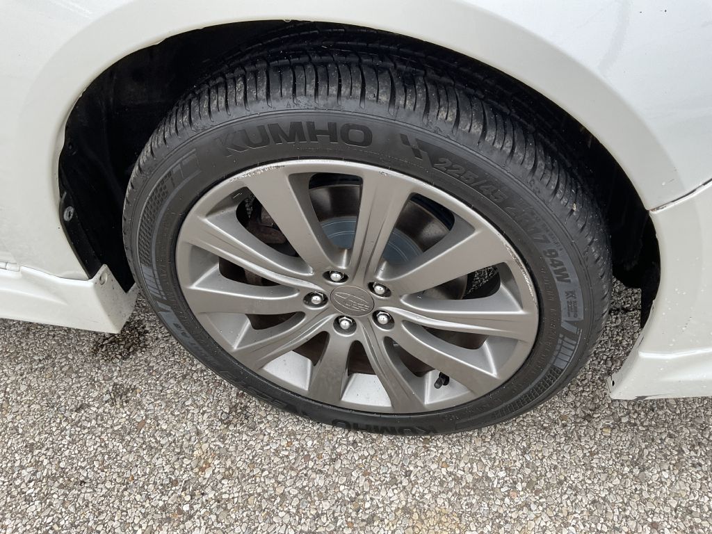 Photo 11 of this SUBARU IMPREZA