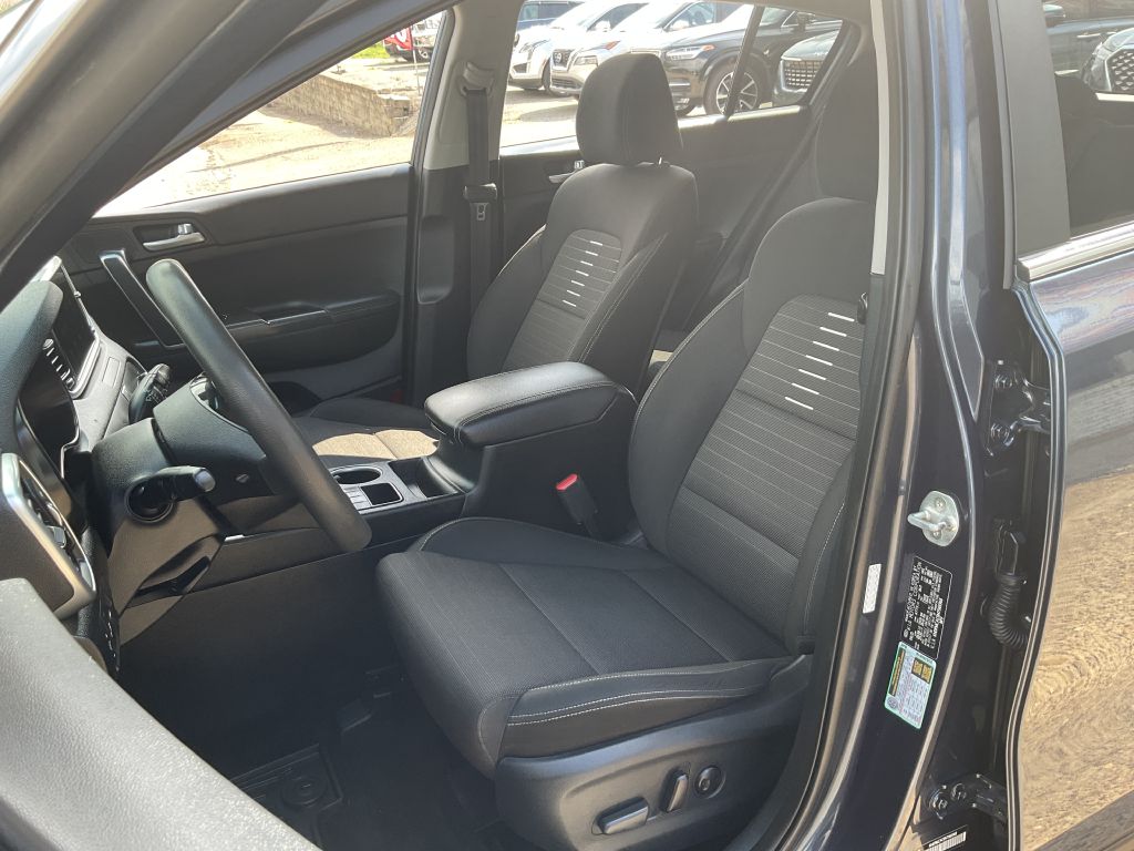 Photo 14 of this KIA SPORTAGE