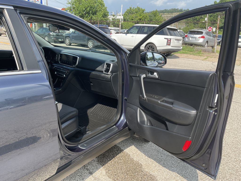 Photo 15 of this KIA SPORTAGE