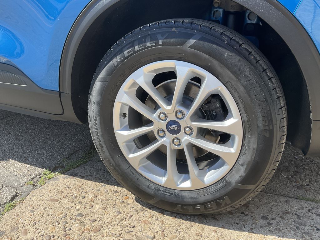 Photo 10 of this FORD ESCAPE