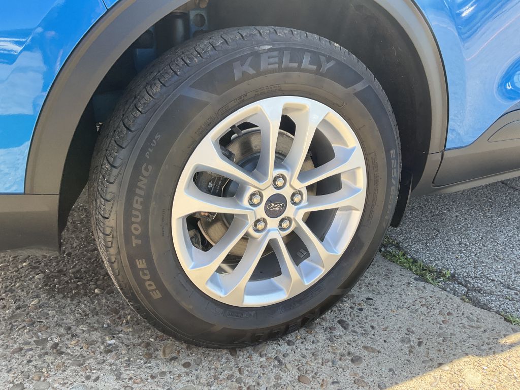 Photo 11 of this FORD ESCAPE