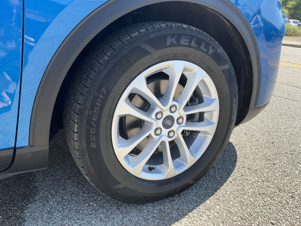 Photo 12 of this FORD ESCAPE