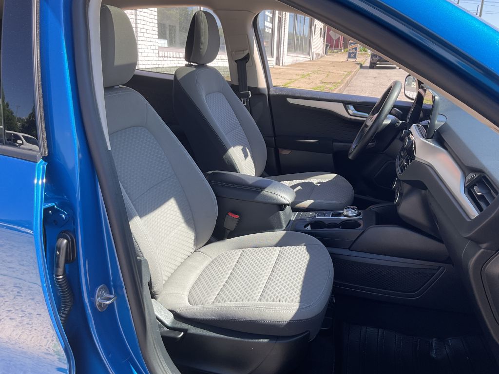 Photo 16 of this FORD ESCAPE