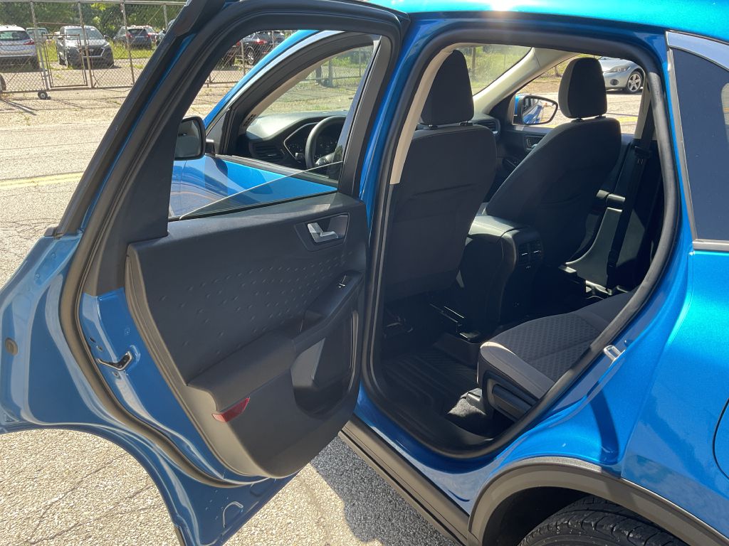 Photo 17 of this FORD ESCAPE