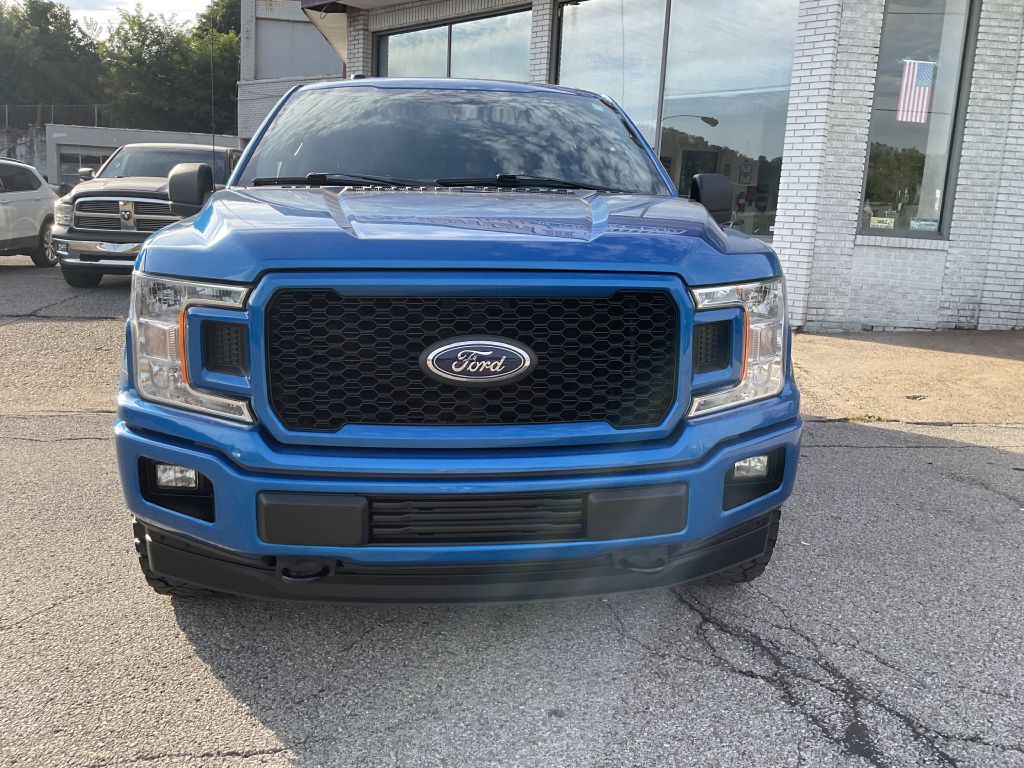 Photo 4 of this FORD F150 SXT