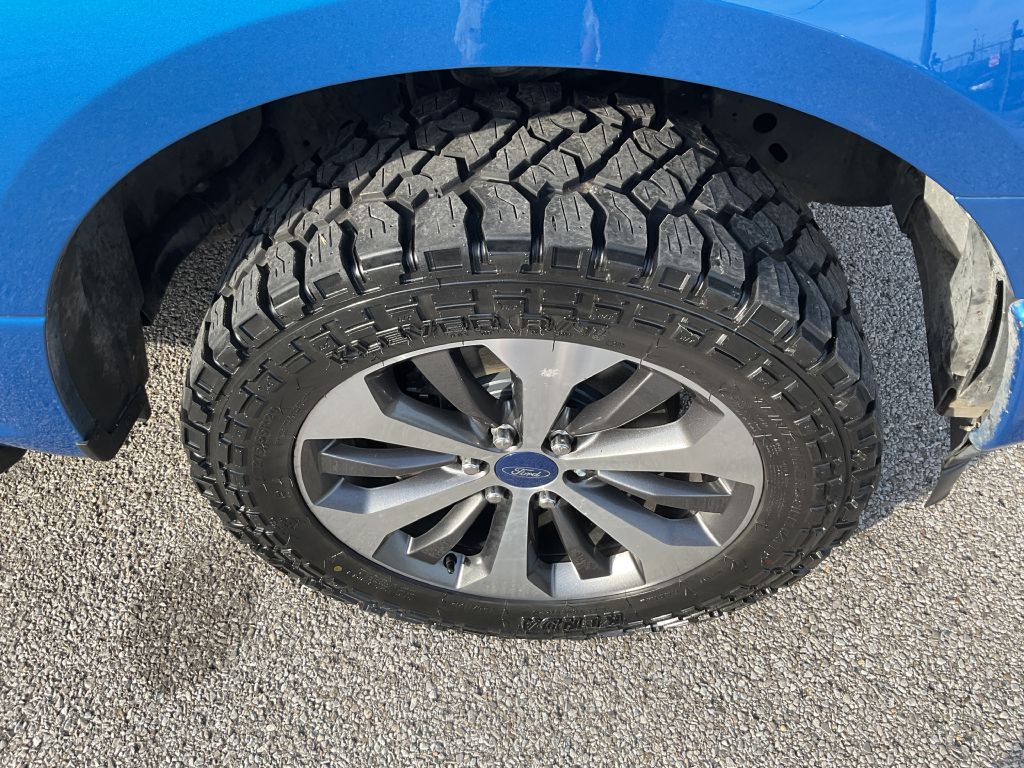 Photo 11 of this FORD F150 SXT
