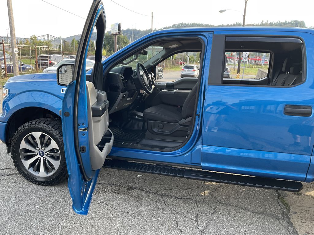 Photo 13 of this FORD F150 SXT