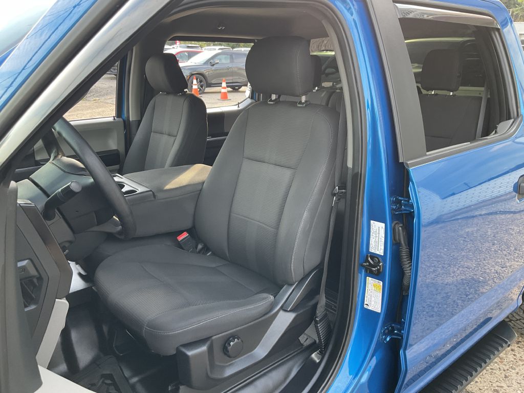 Photo 14 of this FORD F150 SXT