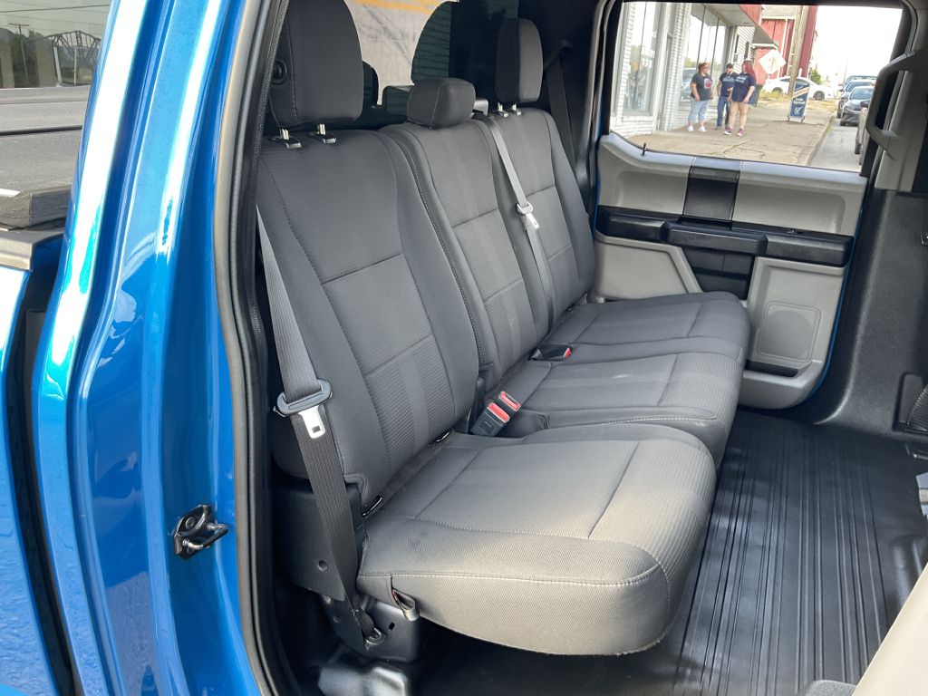 Photo 23 of this FORD F150 SXT