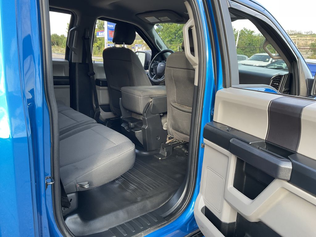 Photo 24 of this FORD F150 SXT