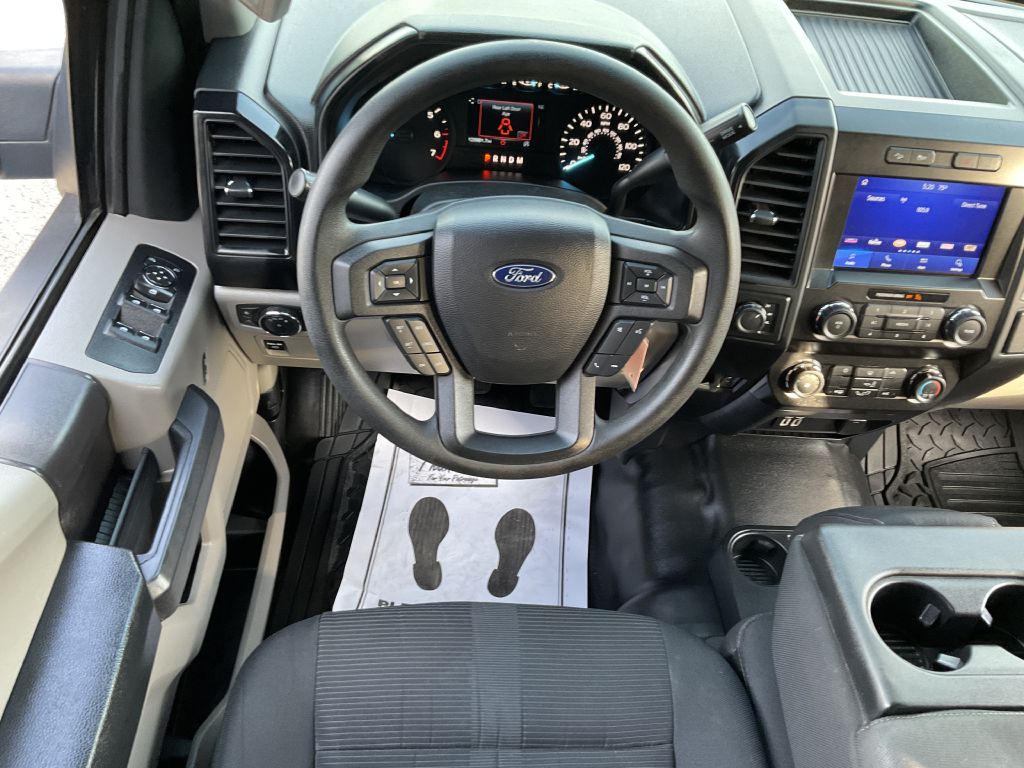 Photo 26 of this FORD F150 SXT