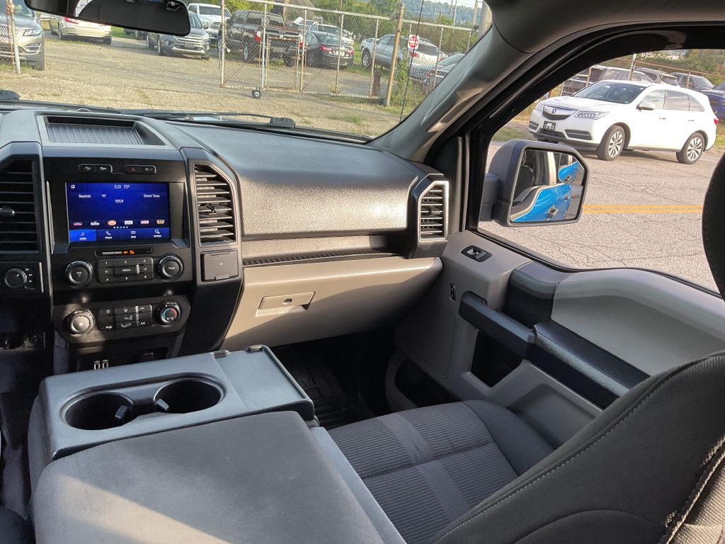Photo 28 of this FORD F150 SXT