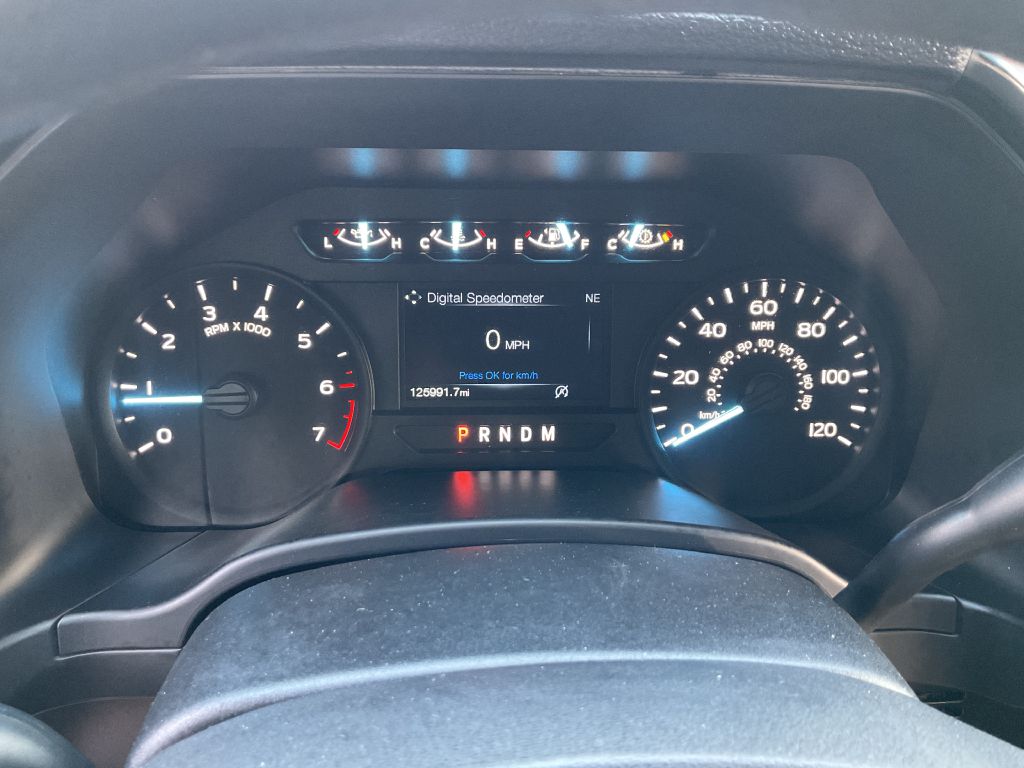 Photo 30 of this FORD F150 SXT