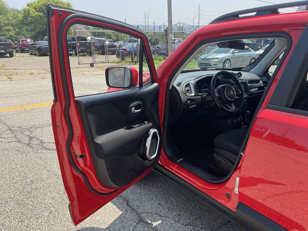 Photo 13 of this JEEP RENEGADE