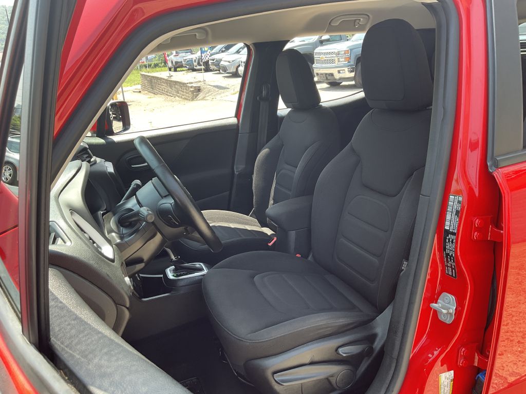 Photo 14 of this JEEP RENEGADE
