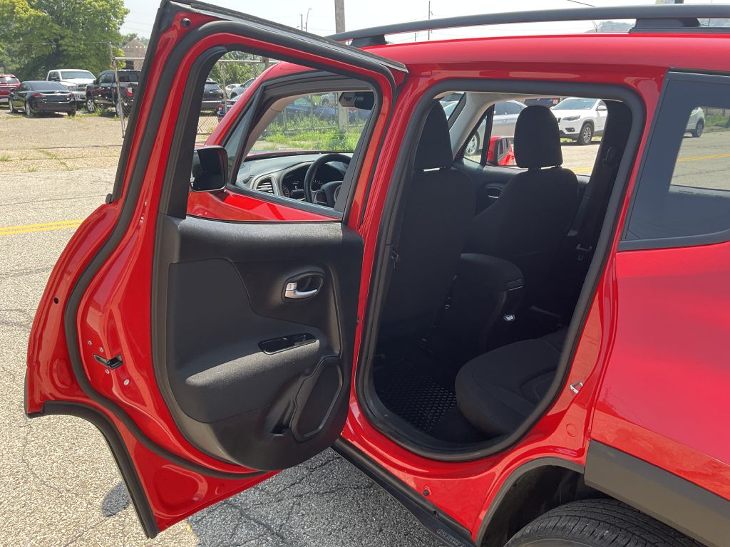 Photo 17 of this JEEP RENEGADE