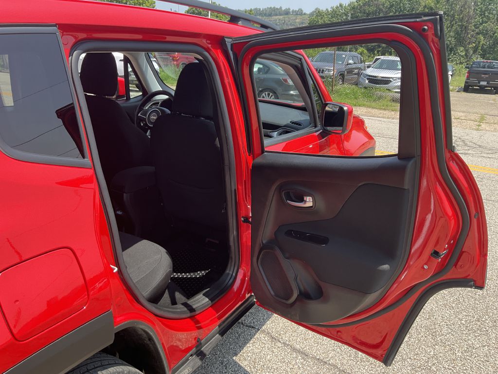 Photo 19 of this JEEP RENEGADE