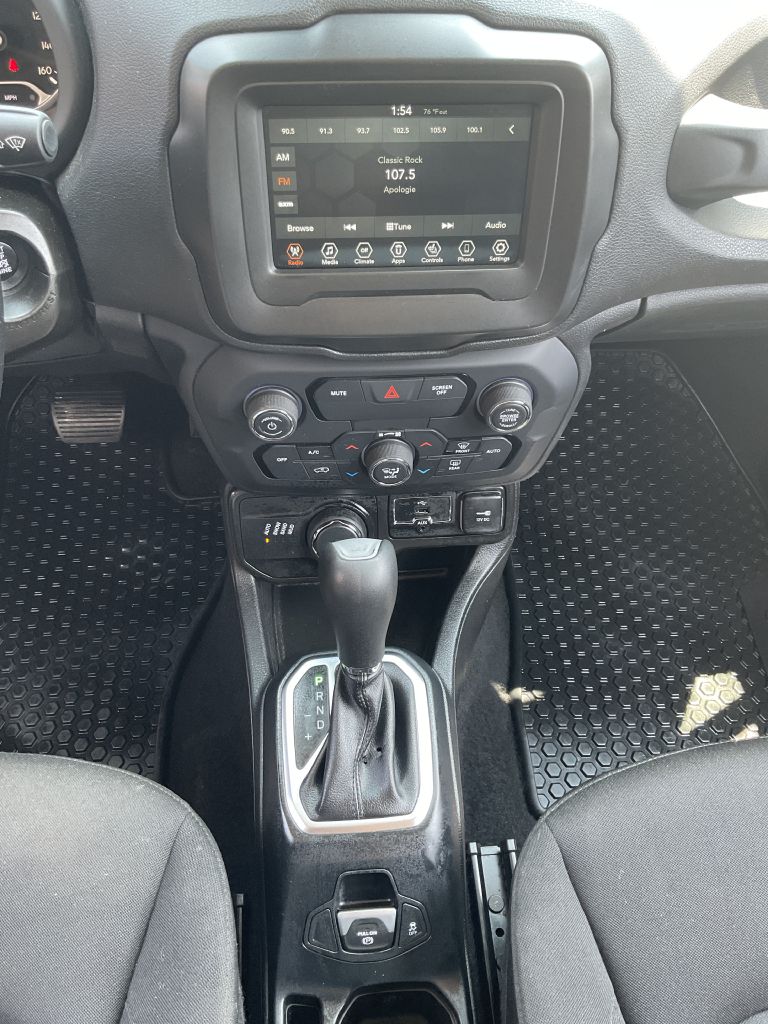 Photo 24 of this JEEP RENEGADE