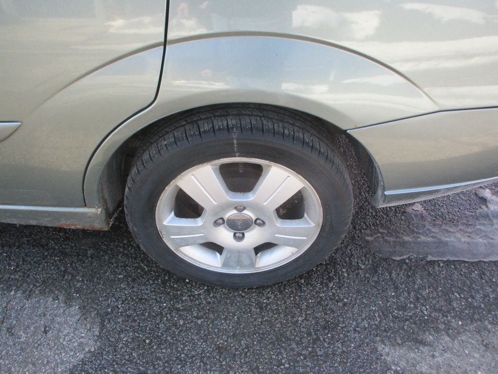 Photo 8 of this FORD FOCUS