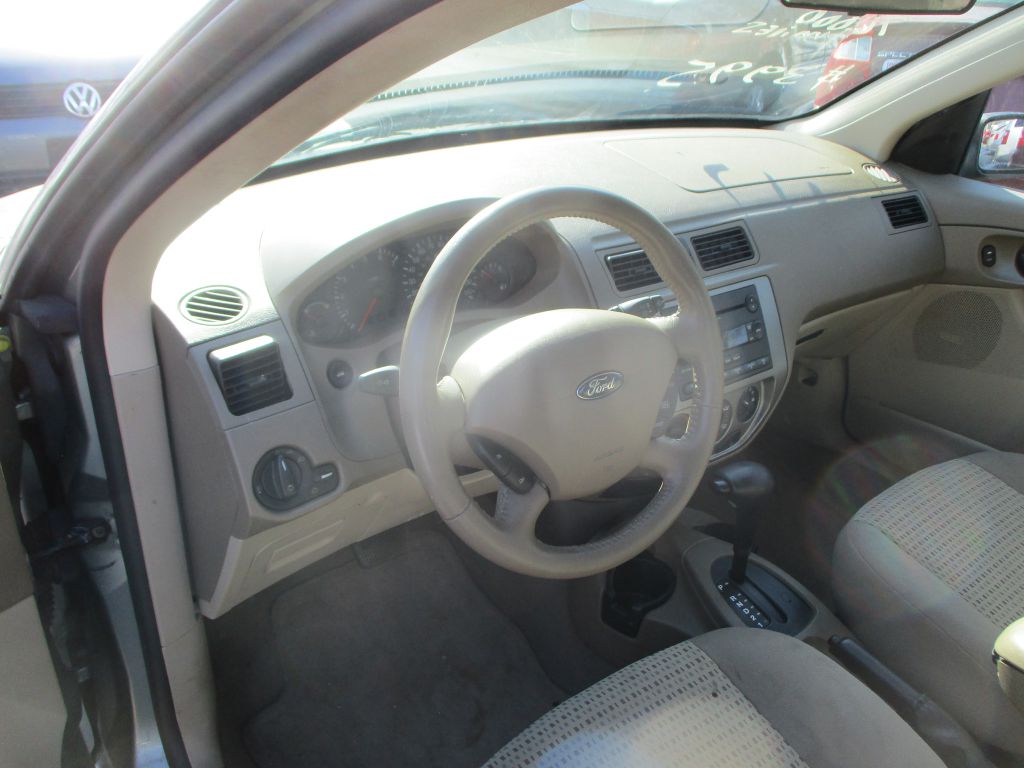 Photo 10 of this FORD FOCUS