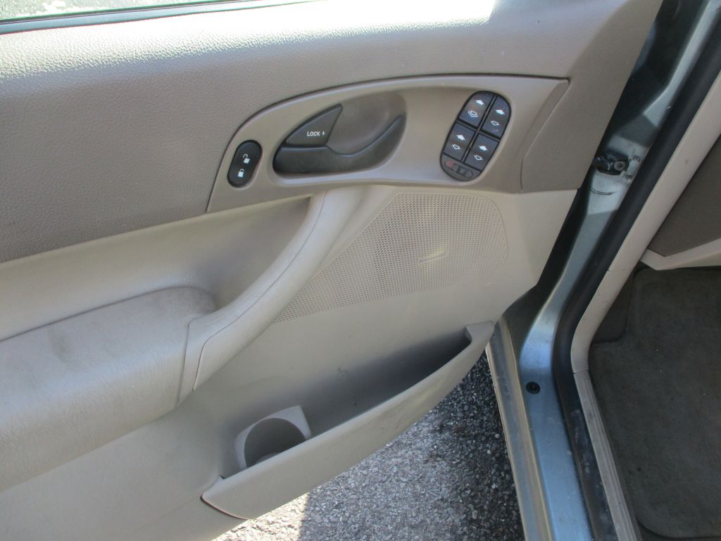 Photo 11 of this FORD FOCUS