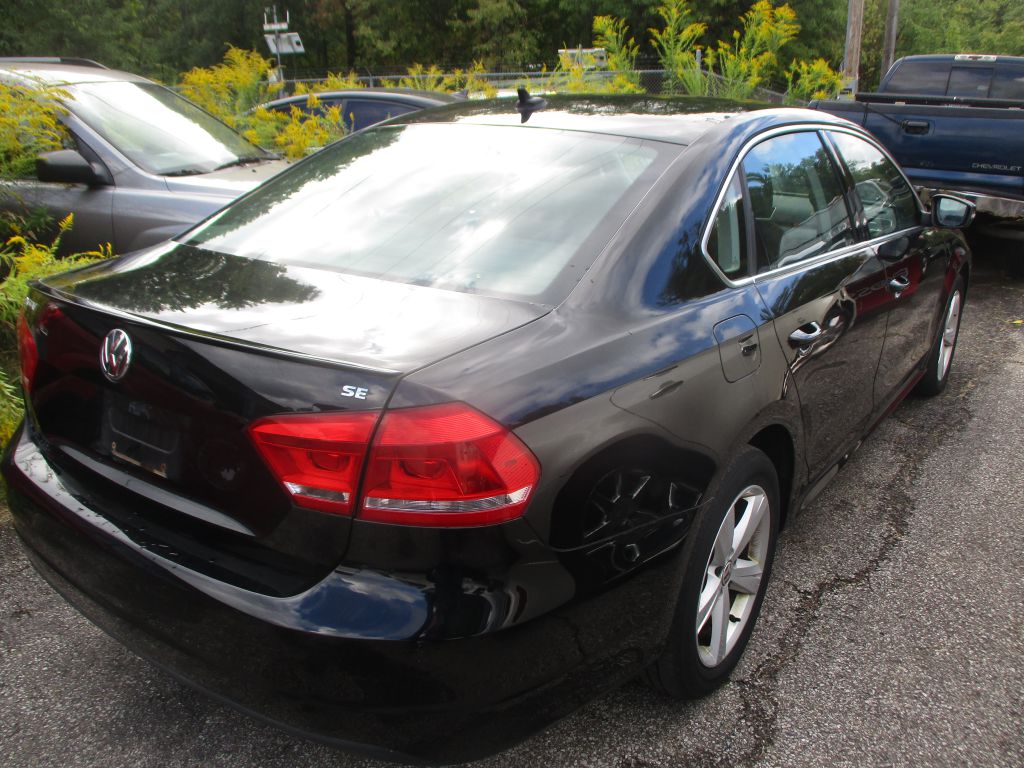 Photo 4 of this VOLKSWAGEN PASSAT