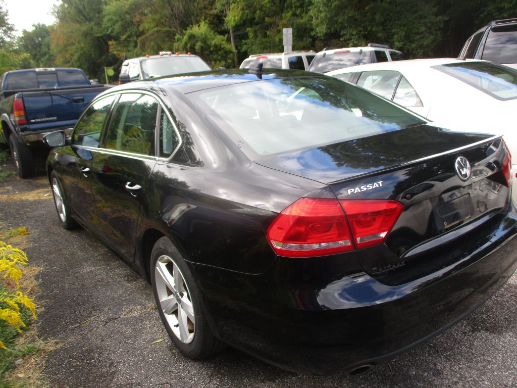 Photo 5 of this VOLKSWAGEN PASSAT