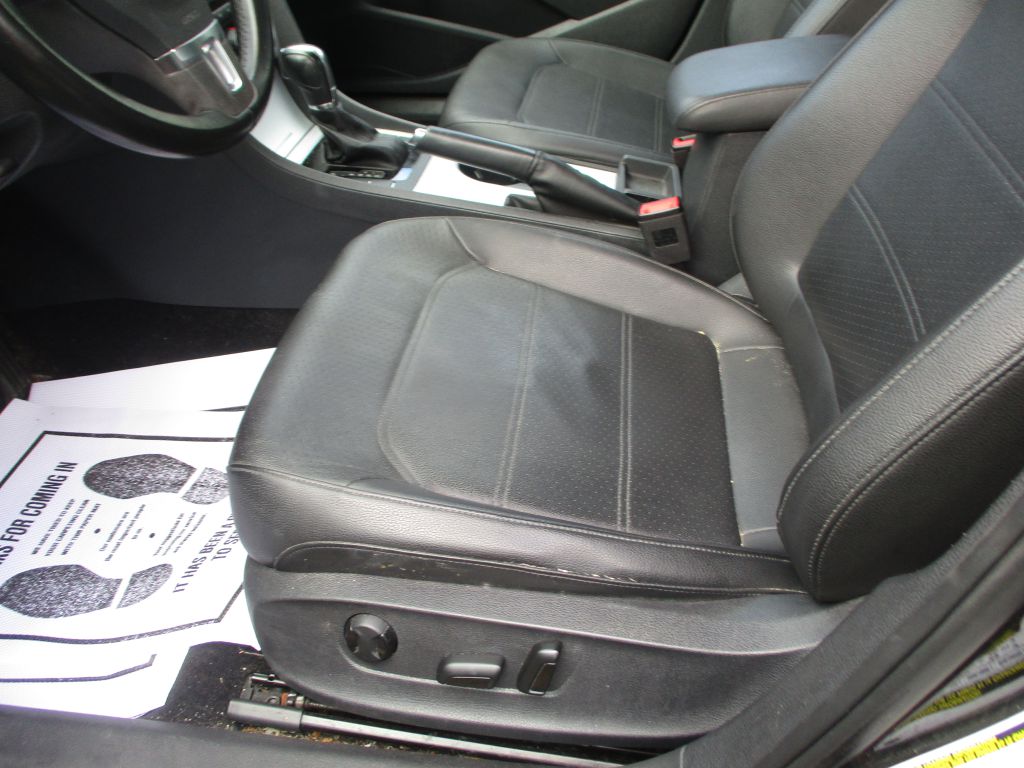 Photo 10 of this VOLKSWAGEN PASSAT