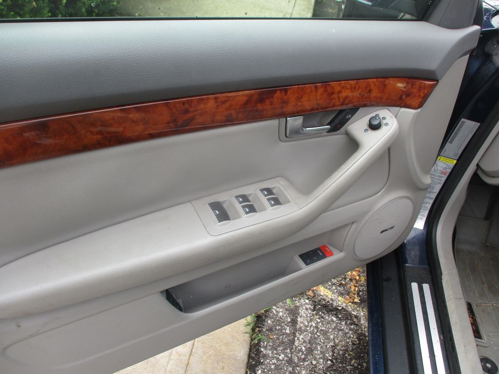 Photo 8 of this AUDI A4