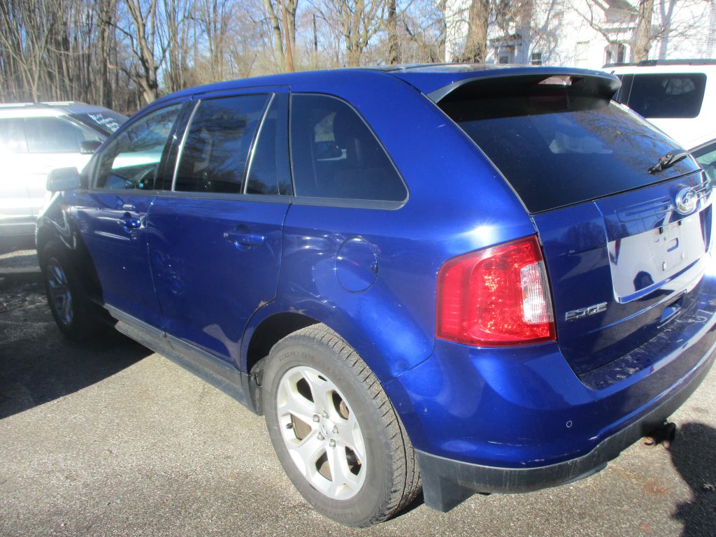 Photo 8 of this FORD EDGE