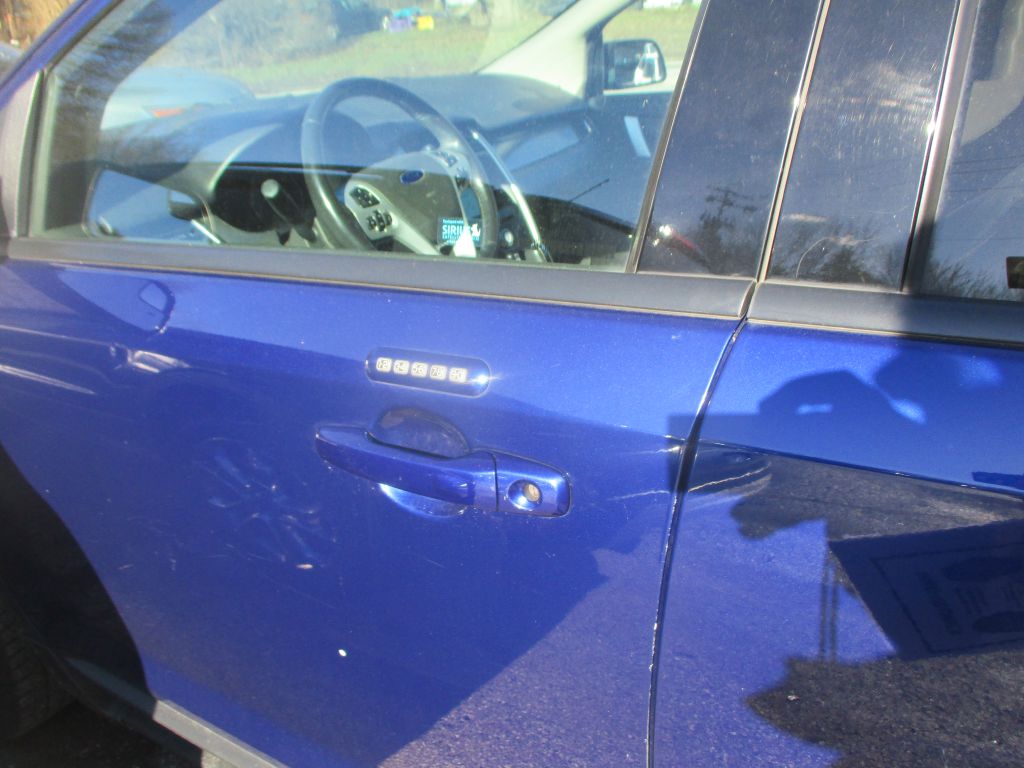 Photo 9 of this FORD EDGE