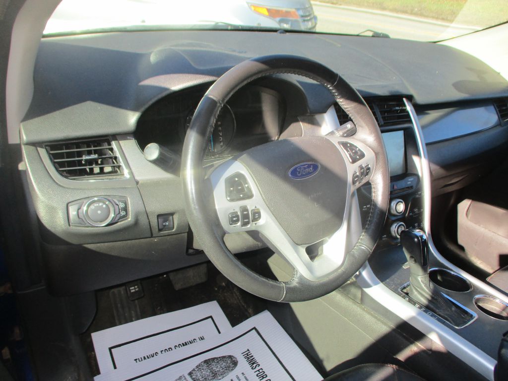 Photo 10 of this FORD EDGE