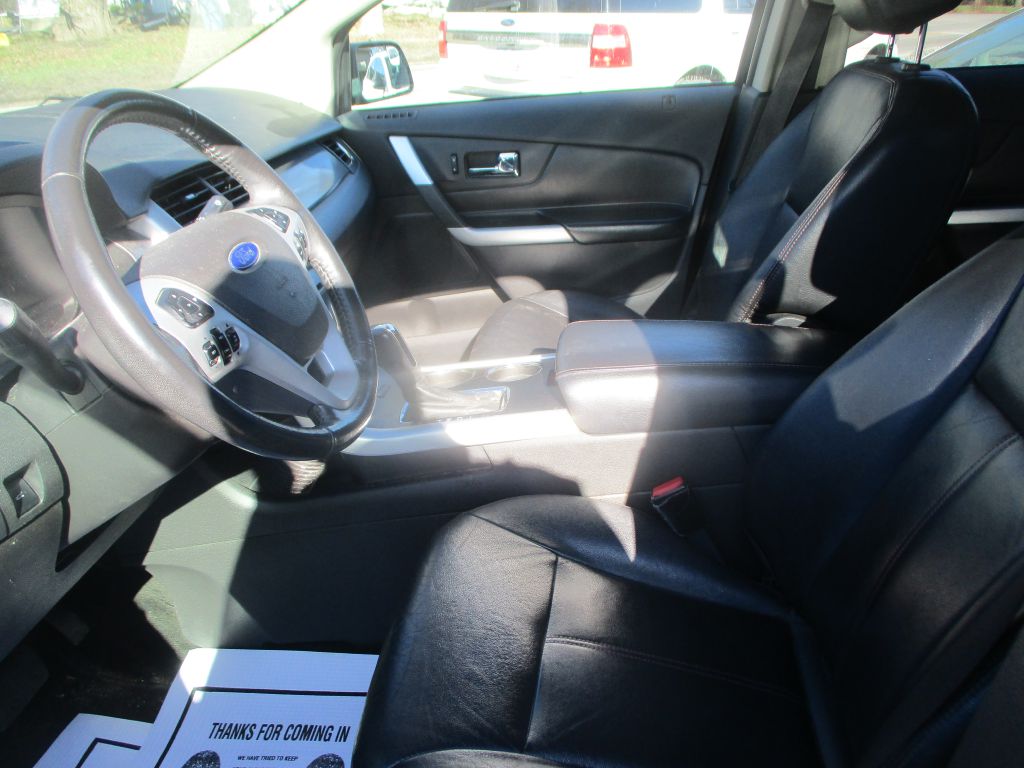 Photo 13 of this FORD EDGE