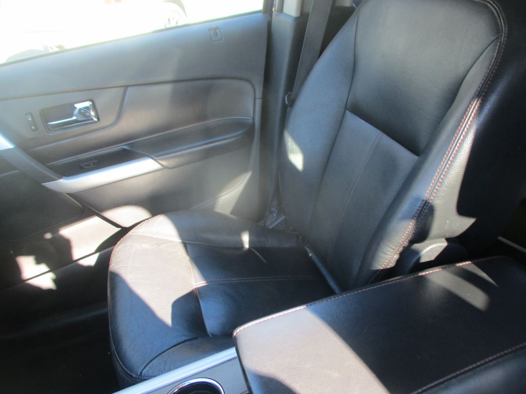 Photo 14 of this FORD EDGE