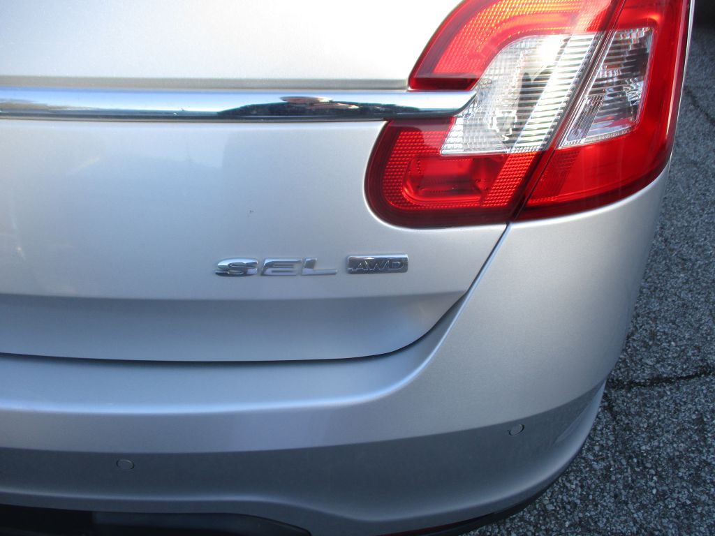 FORD TAURUS 2011 FORD TAURUS 1FAHP2HW2BG181900