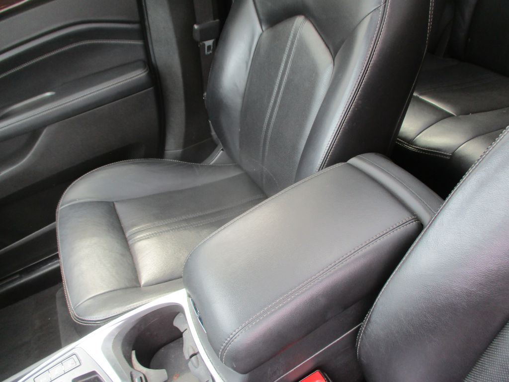 Photo 10 of this CADILLAC SRX