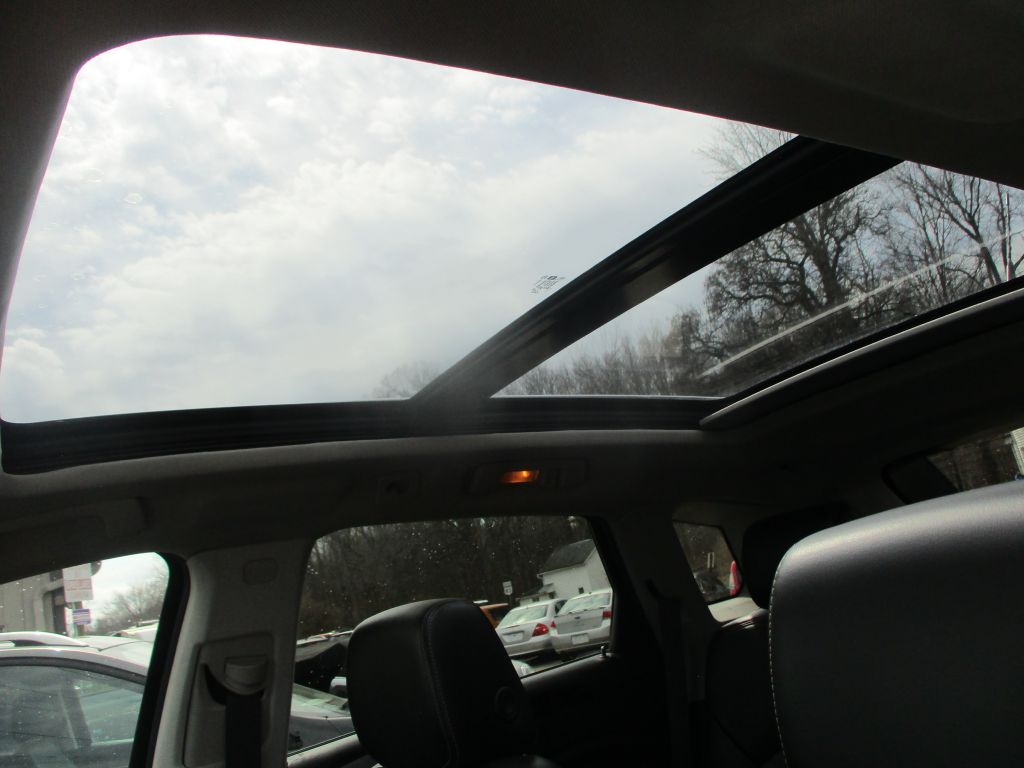 Photo 11 of this CADILLAC SRX