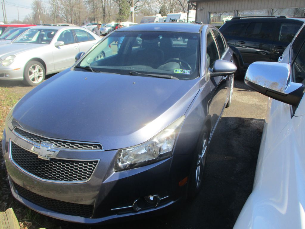 Photo 4 of this CHEVROLET CRUZE