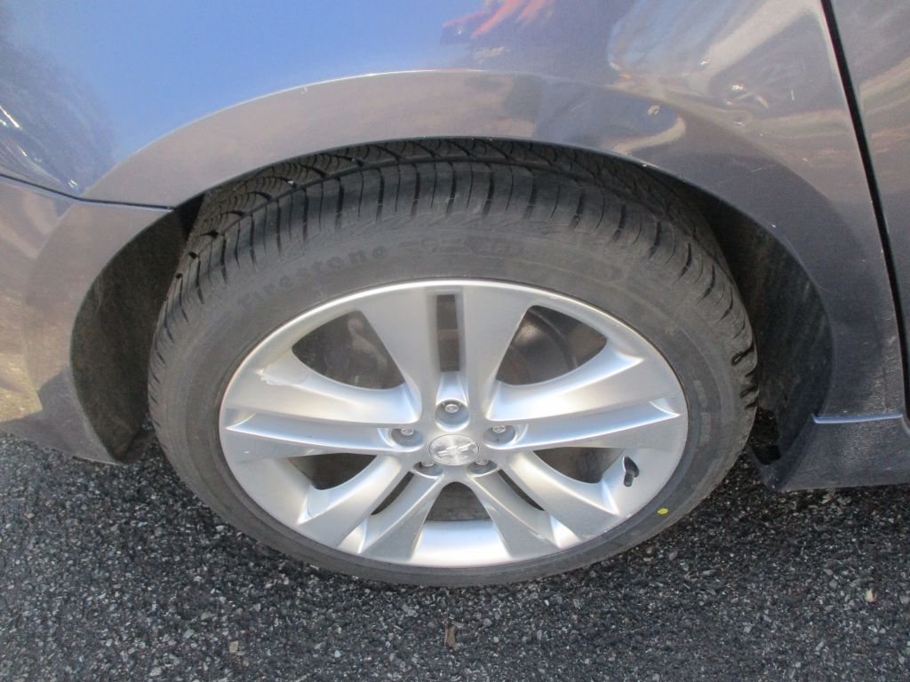 Photo 5 of this CHEVROLET CRUZE