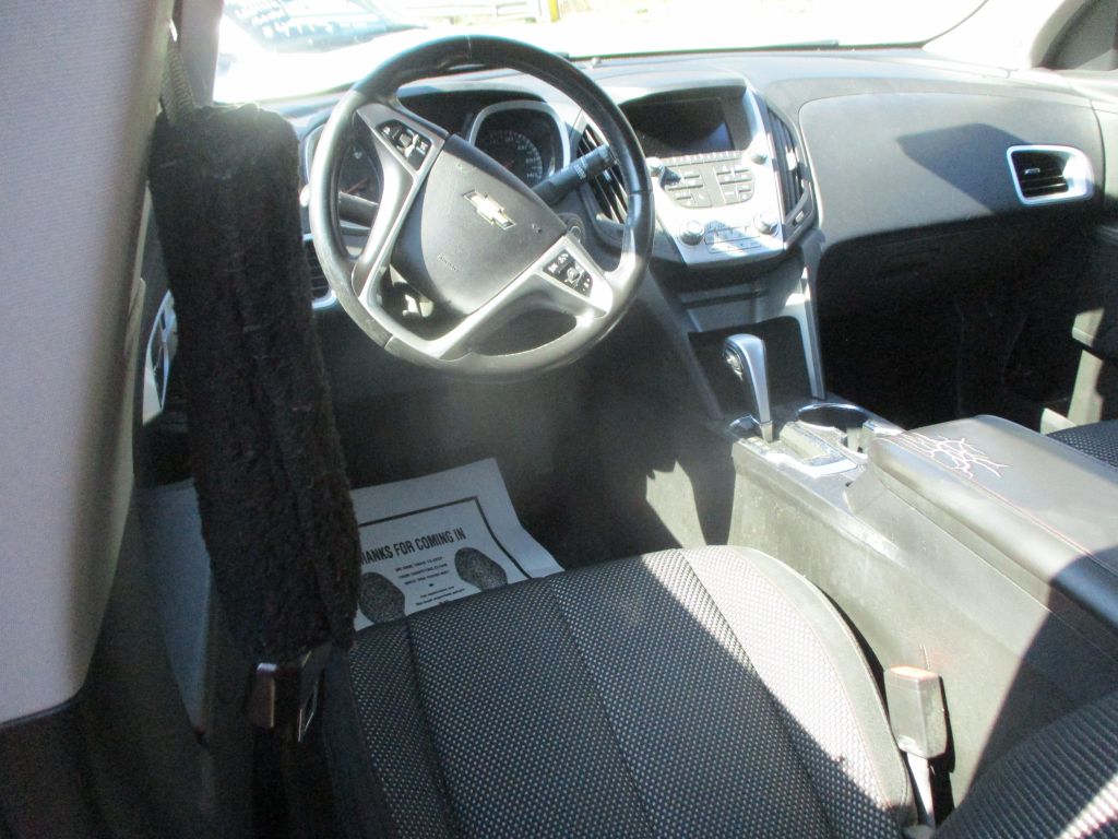 Photo 8 of this CHEVROLET EQUINOX