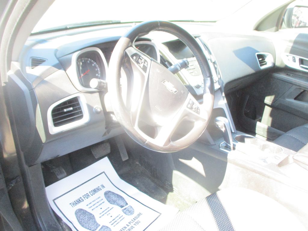 Photo 10 of this CHEVROLET EQUINOX