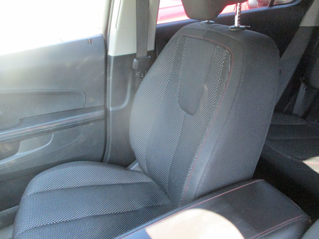 Photo 12 of this CHEVROLET EQUINOX