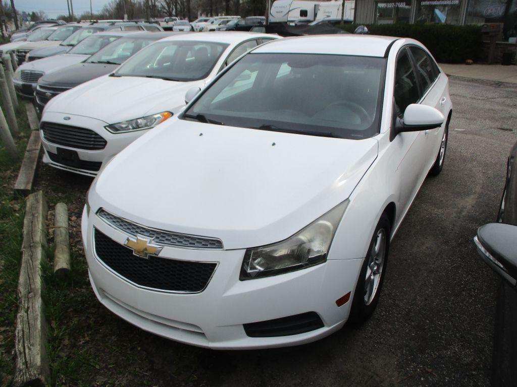 Photo 4 of this CHEVROLET CRUZE