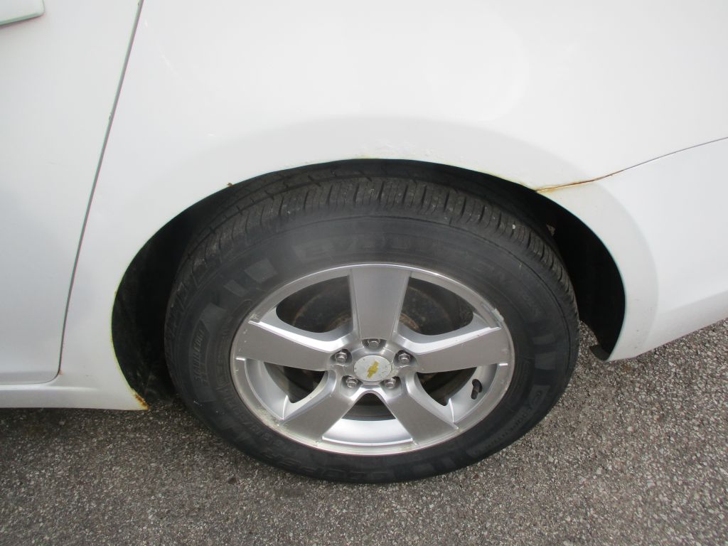 Photo 8 of this CHEVROLET CRUZE