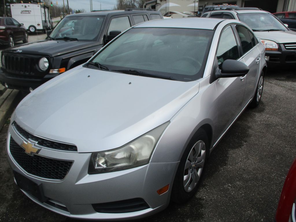 Photo 3 of this CHEVROLET CRUZE