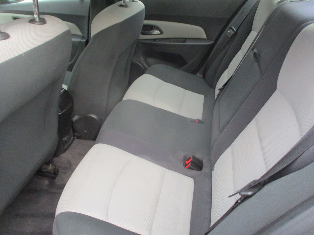 Photo 8 of this CHEVROLET CRUZE